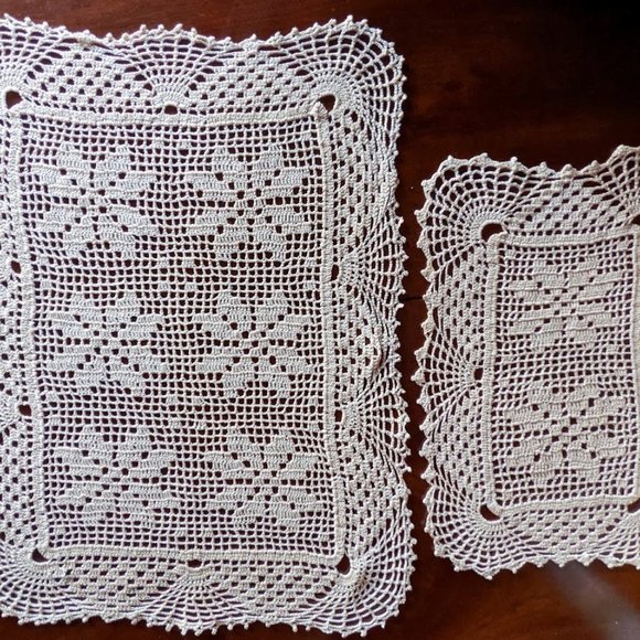 10% OFF Vintage 3-Piece Ecru-Coloured Doilies – c 1940s/1950s - Picture 2 of 8
